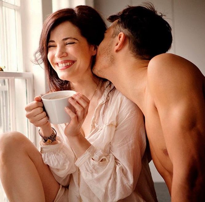 Мужчина и женщина и кофе фото
